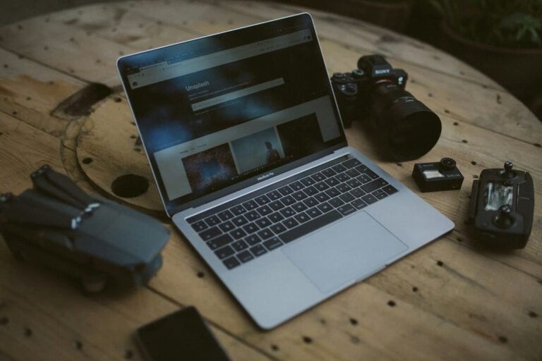 photographer business laptop working income
