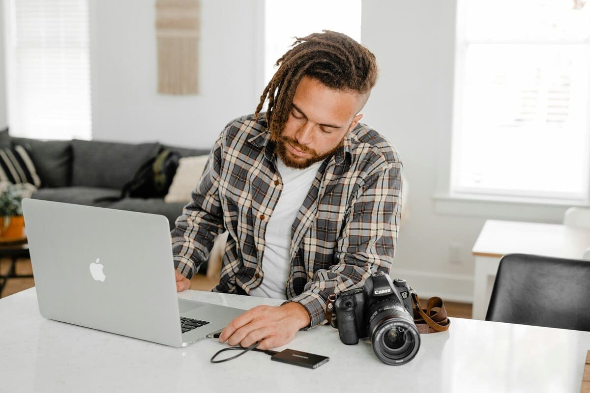 photographer laptop website portfolio working