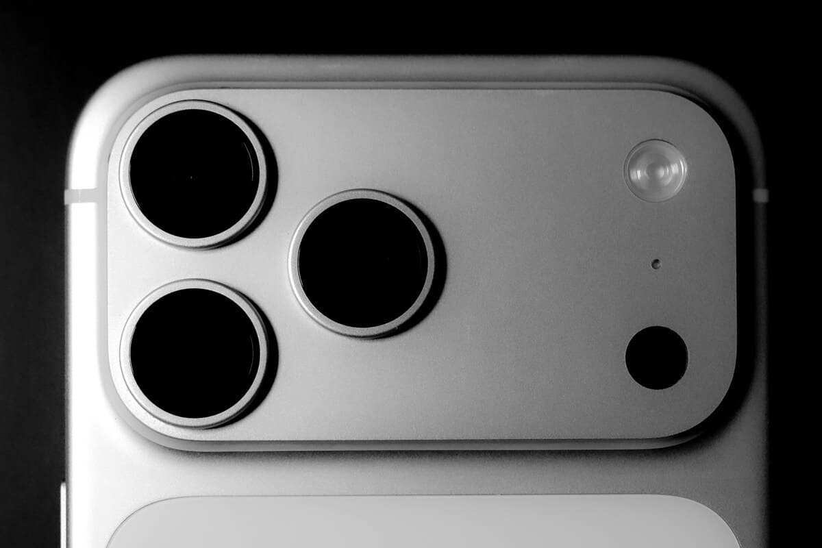 smartphone camera triple lens close up iPhone