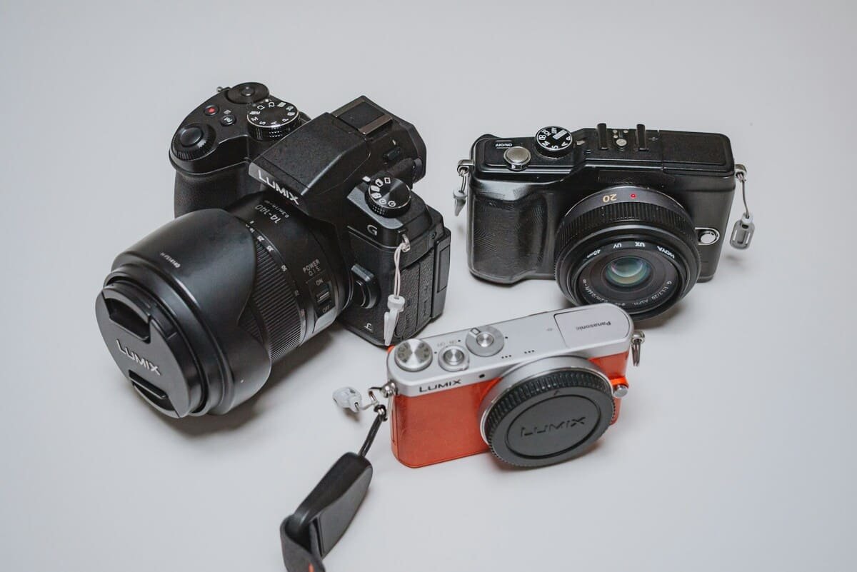 mirrorless camera DSLR comparison side by side