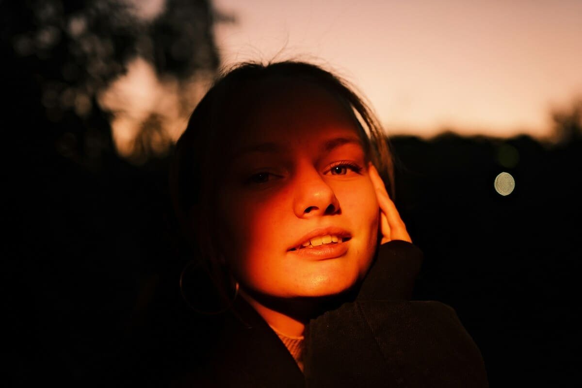 golden hour portrait smartphone mobile photography warm light