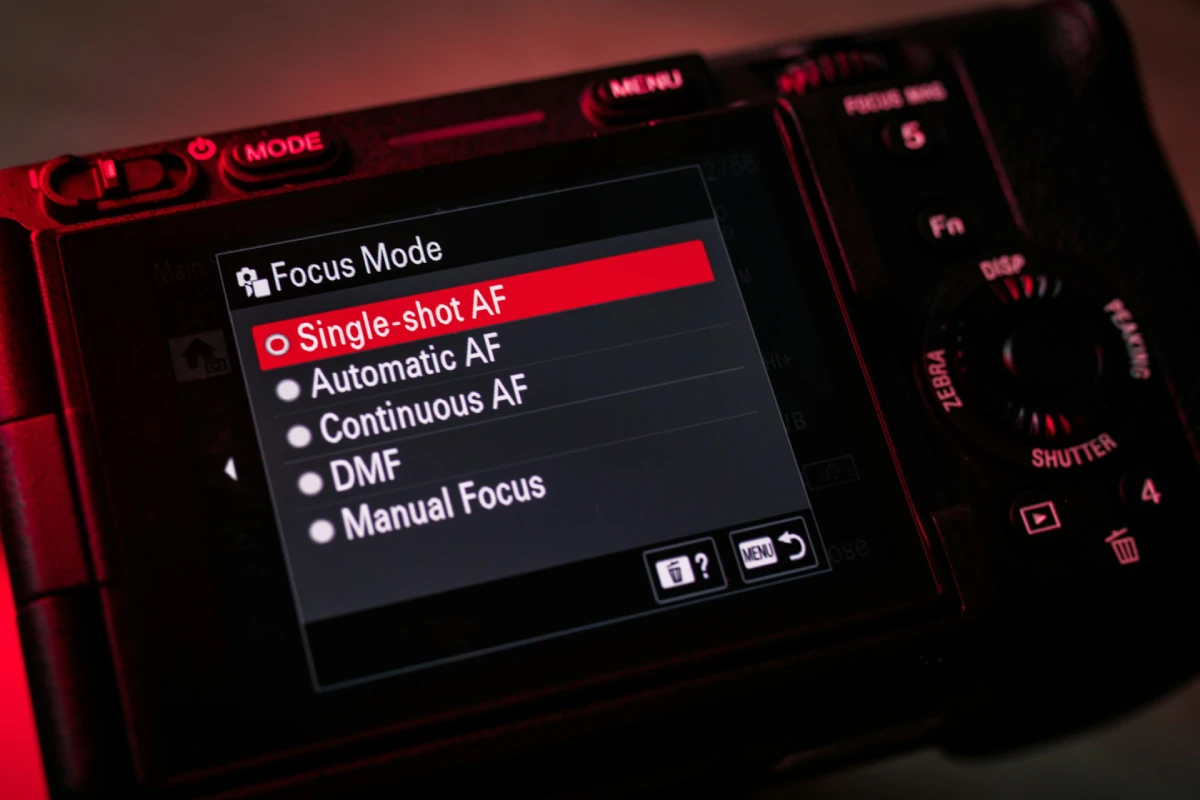 Camera screen showing the focus mode menu